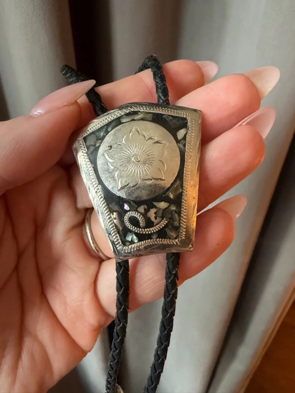 Vintage Southwestern Bolo Tie Silver Tone Floral Inlay Statement Piece - Picture 2 of 6
